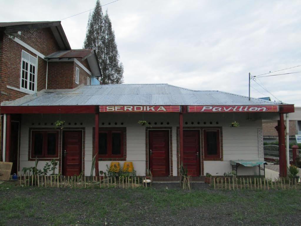 Reddoorz At Serdika Pavilion Берастаги Экстерьер фото
